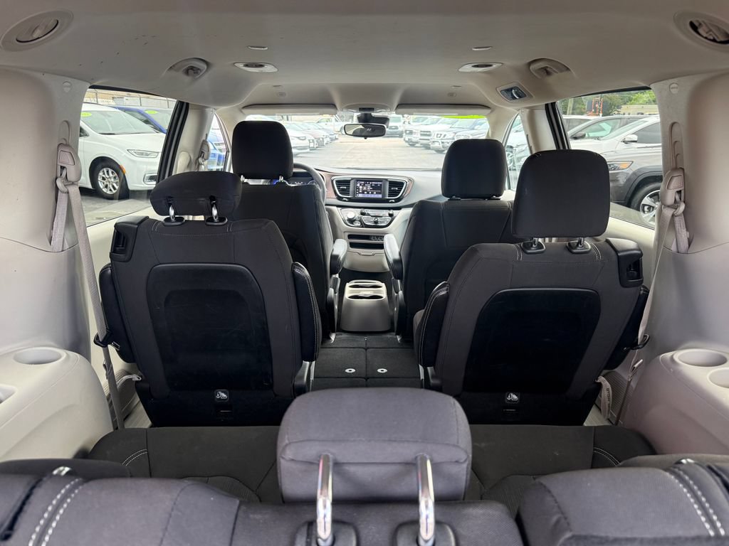 Used 2023 Chrysler Voyager LX FWD image 21