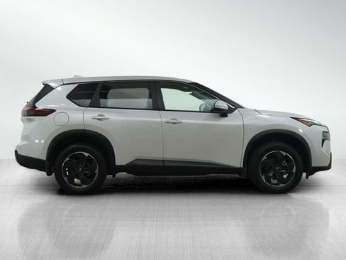 Used 2024 Nissan Rogue SV image 6
