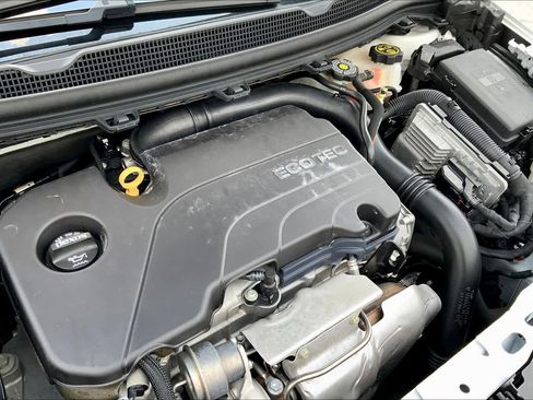 Used 2018 Chevrolet Cruze LT w/ Convenience Package image 32