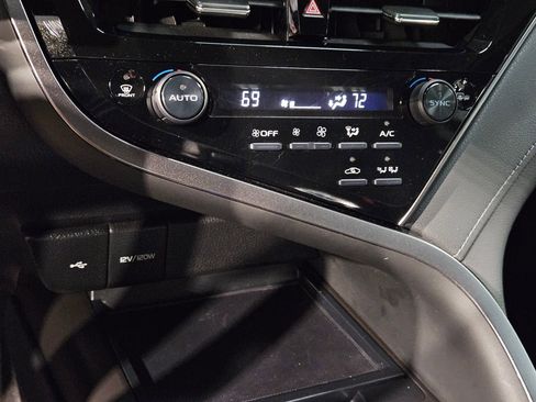 Used 2021 Toyota Camry LE image 31