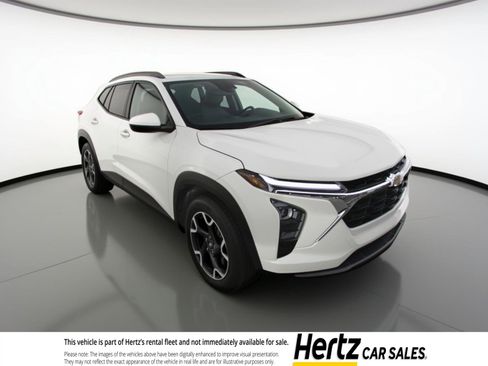 Used 2025 Chevrolet Trax LT image 1