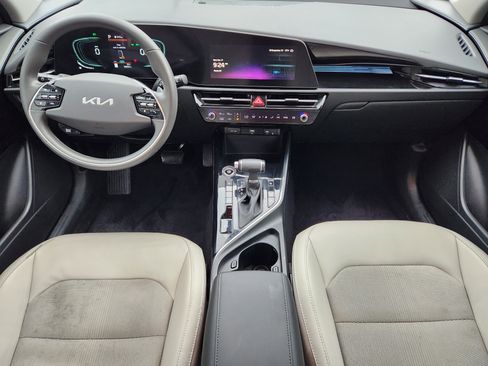 Used 2023 Kia Niro EX image 33