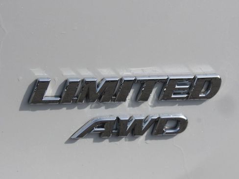 Used 2015 Toyota RAV4 Limited w/ Technology Package image 8