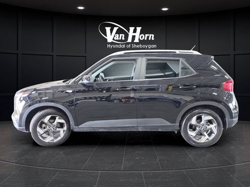 Certified 2025 Hyundai Venue SEL FWD image 4