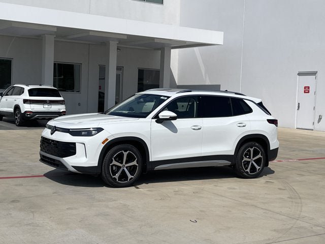 New 2026 Volkswagen Tiguan SE FWD image 2