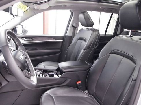 Used 2023 Jeep Grand Cherokee 4WD 4xe w/ Luxury Tech Group II image 13