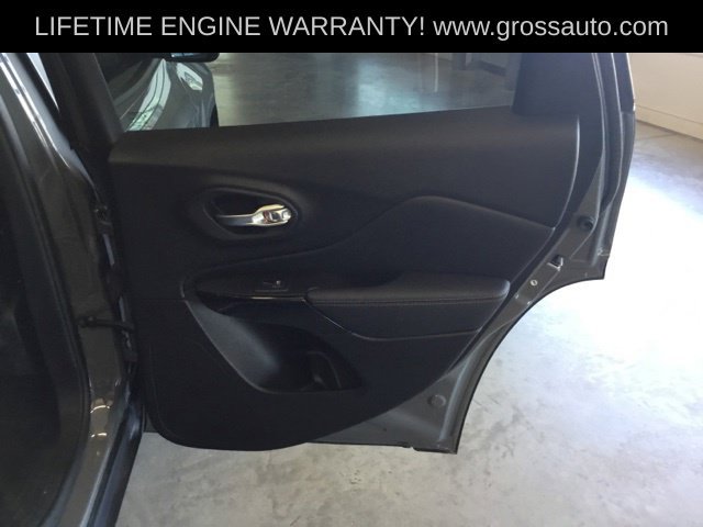 Used 2023 Jeep Cherokee Altitude Lux AWD/4WD image 28
