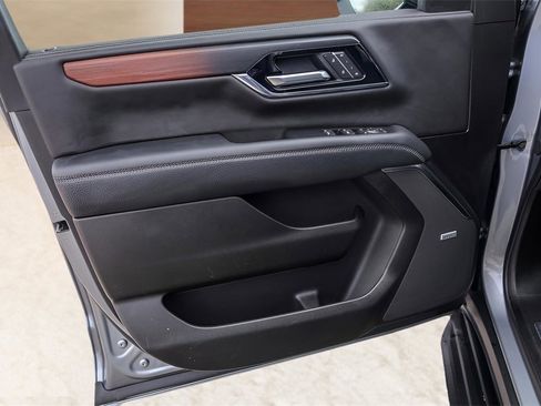 Used 2025 GMC Yukon Denali image 24