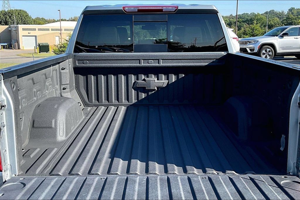 Used 2023 Chevrolet Silverado 1500 RST w/ Convenience Package II RWD image 9