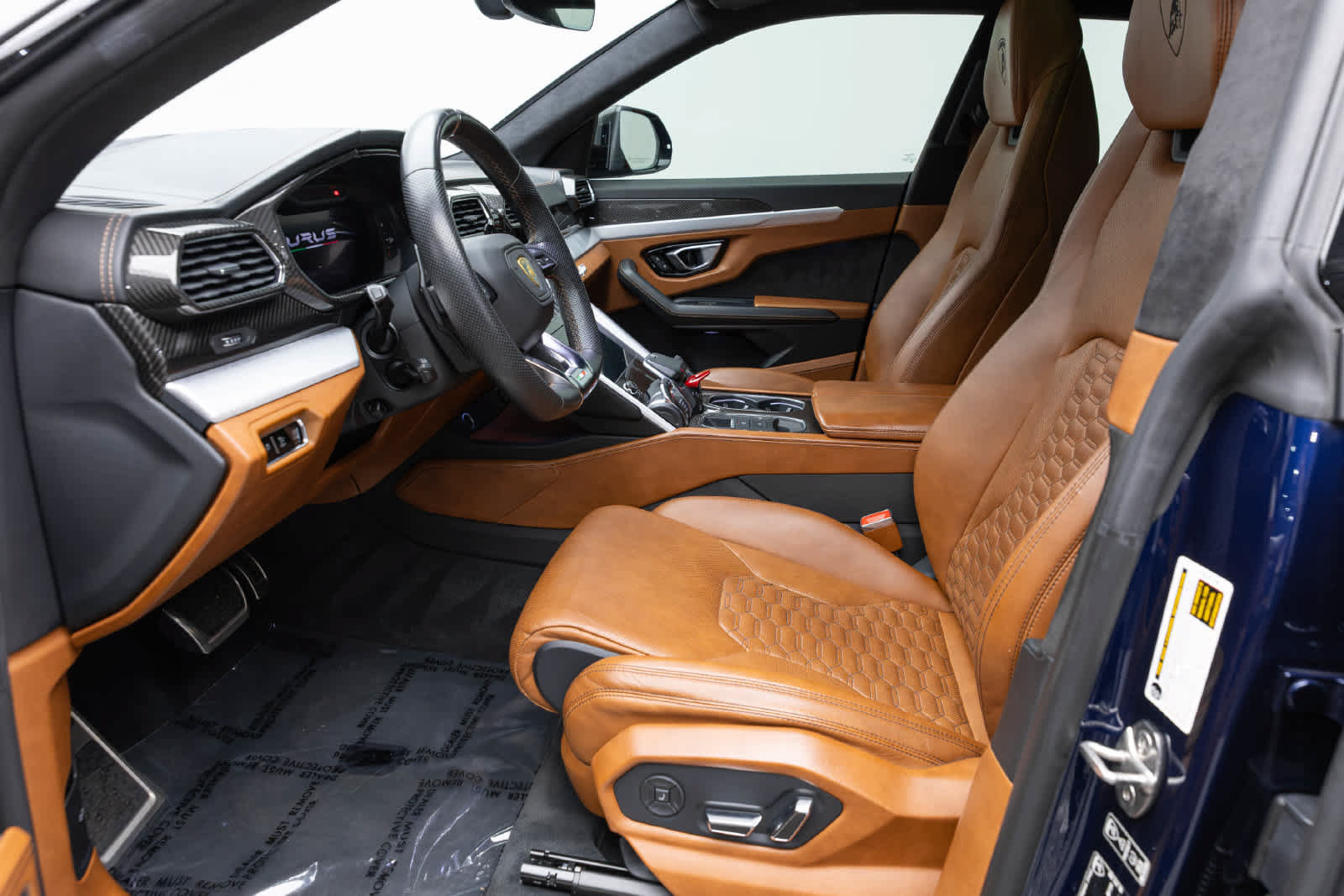 Used 2021 Lamborghini Urus AWD/4WD image 12