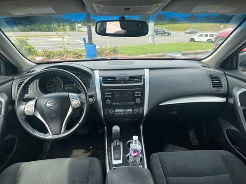Used 2014 Nissan Altima 2.5 SV w/ Convenience Package FWD image 5