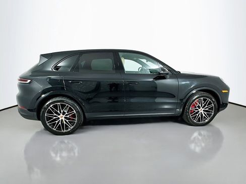 Certified 2025 Porsche Cayenne S AWD/4WD image 8