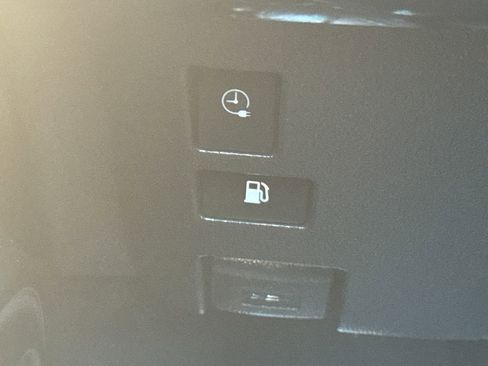 Used 2021 Toyota Prius Prime XLE image 33