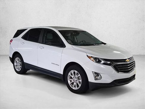 Used 2021 Chevrolet Equinox LS FWD image 3