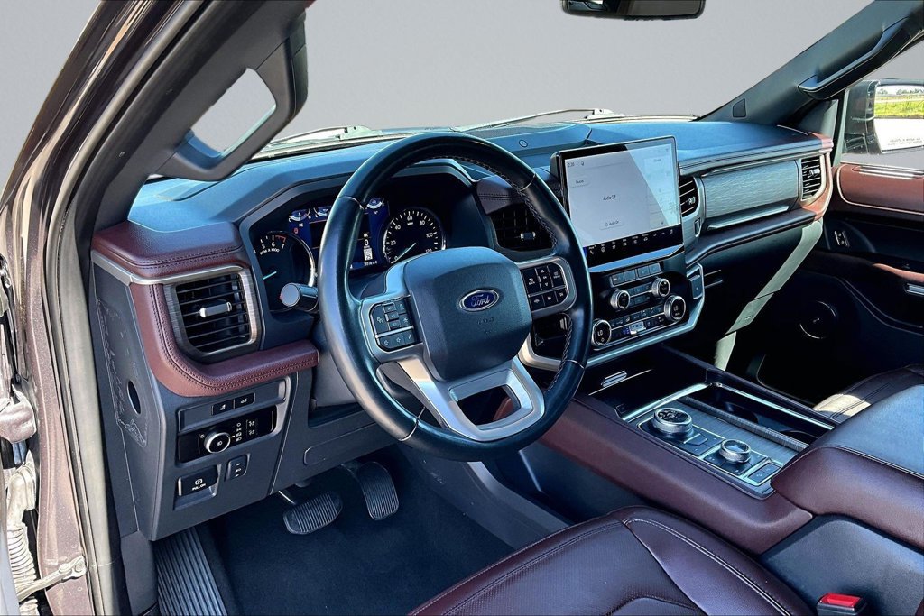 Used 2024 Ford Expedition Limited AWD/4WD image 11