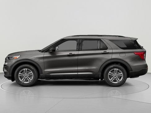 Used 2022 Ford Explorer XLT w/ Equipment Group 202A AWD/4WD image 3