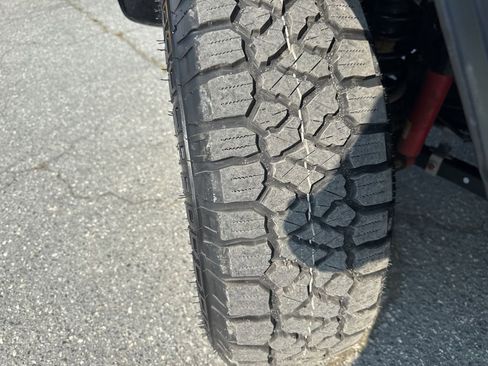 Used 2023 Jeep Wrangler Unlimited w/ Sun & Screen Package image 34