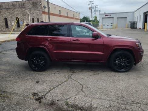 Used 2022 Jeep Grand Cherokee Laredo X AWD/4WD image 9