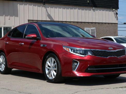Used 2018 Kia Optima S w/ Panoramic Sunroof Package FWD image 5