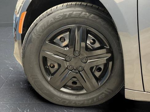 Used 2018 Chrysler Pacifica L FWD image 31
