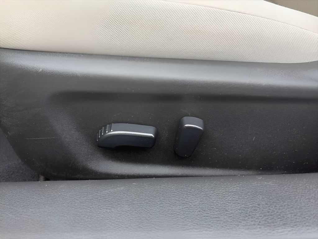 Used 2025 Nissan Altima 2.5 SV FWD image 23