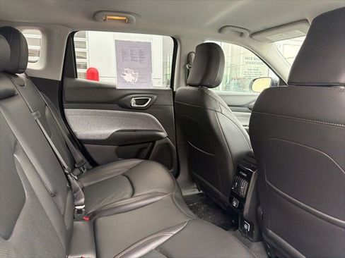 Used 2022 Jeep Compass Latitude image 30