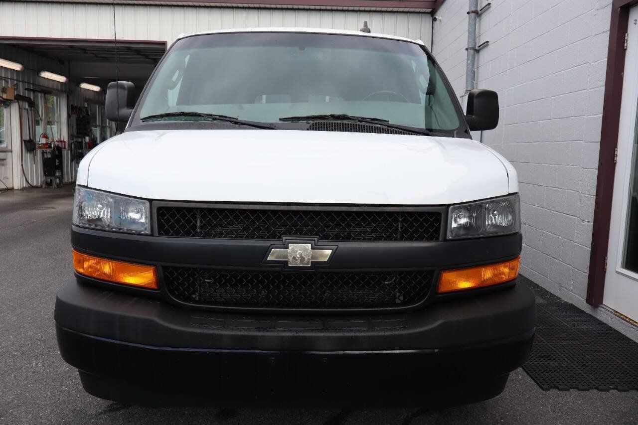 Used 2018 Chevrolet Express 2500 LS w/ Driver Convenience Package RWD image 2