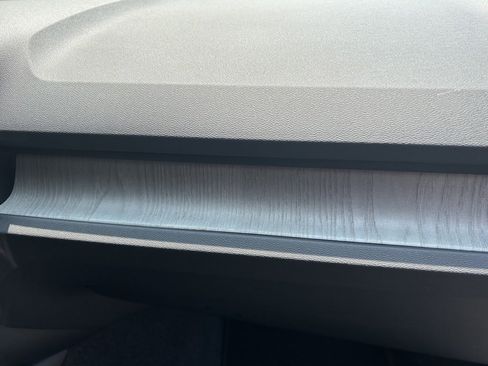 Certified 2025 Volvo XC40 B5 Plus image 22