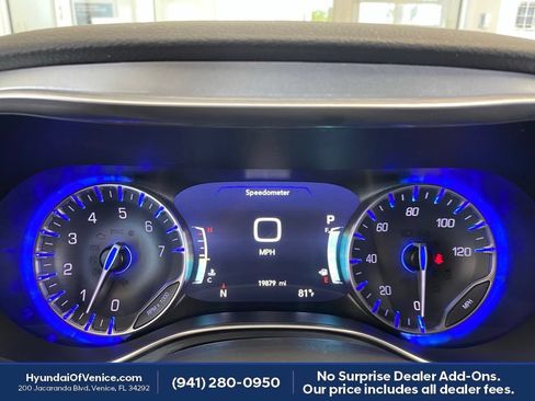 Used 2026 Chrysler Pacifica Limited FWD image 16