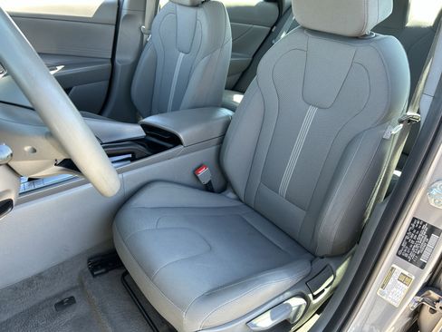 Used 2024 Hyundai Elantra SE image 19
