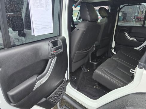 Used 2016 Jeep Wrangler Unlimited Sahara AWD/4WD image 27
