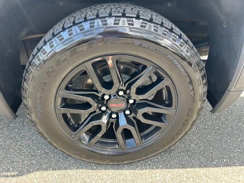 Used 2024 GMC Sierra 1500 Elevation w/ X31 Off-Road Package AWD/4WD image 17