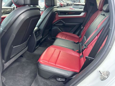 Used 2024 Porsche Cayenne AWD/4WD image 7