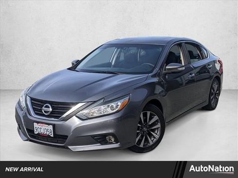 Used 2016 Nissan Altima 2.5 SV w/ Convenience Package image 1