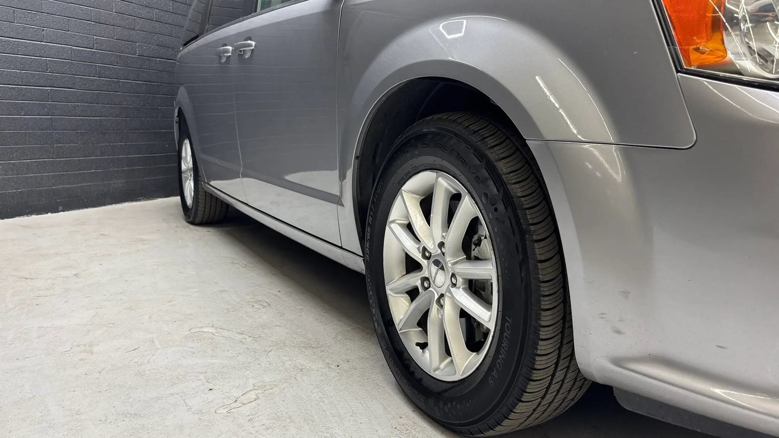Used 2018 Dodge Grand Caravan SXT FWD image 5