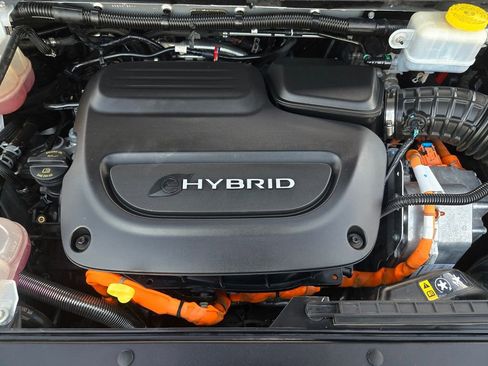 Used 2023 Chrysler Pacifica Limited image 33