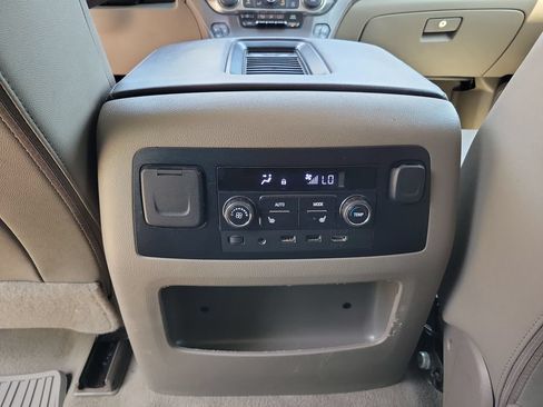 Used 2020 Chevrolet Suburban Premier RWD image 15