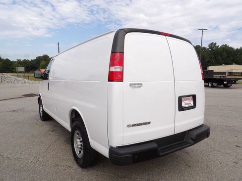 Used 2022 Chevrolet Express 2500 w/ Driver Convenience Package RWD image 5