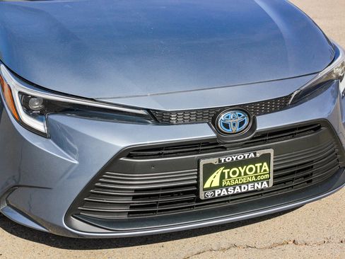 Used 2023 Toyota Corolla LE w/ Carpet Mat Package (TMS) image 5