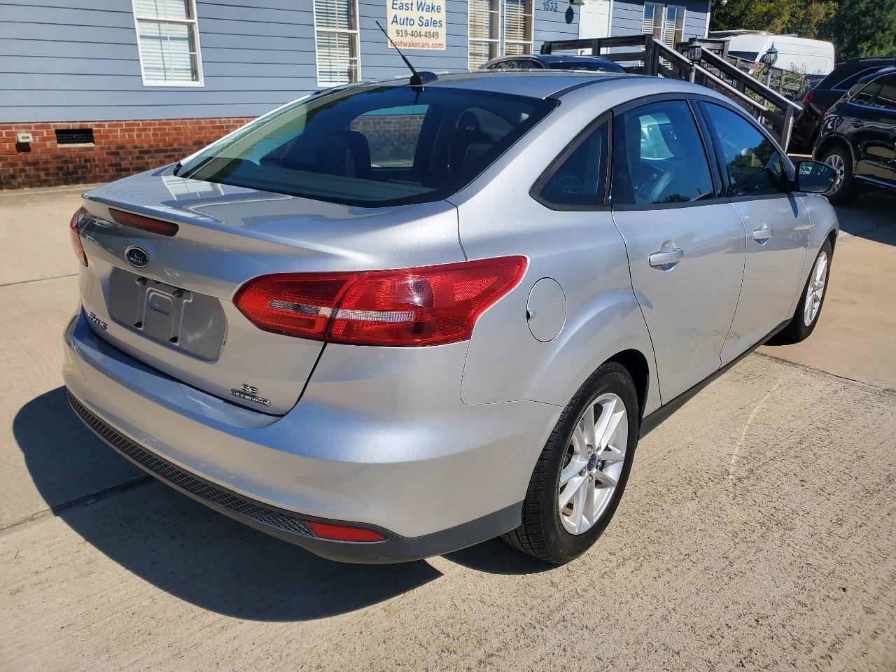 Used 2015 Ford Focus SE FWD image 9