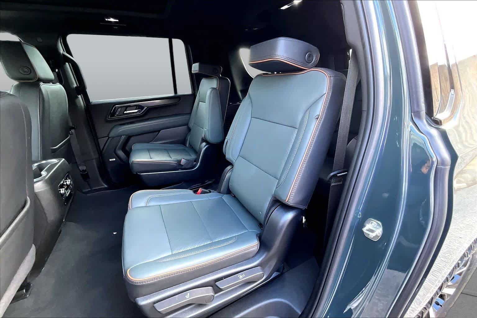Used 2025 GMC Yukon XL AT4 AWD/4WD image 23