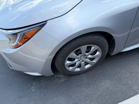 Used 2021 Toyota Corolla LE image 2