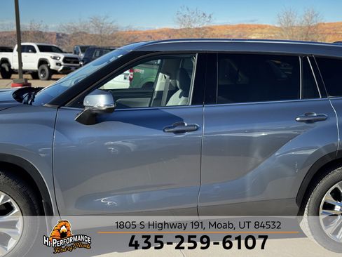 Used 2023 Toyota Highlander Limited image 11
