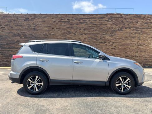 Used 2018 Toyota RAV4 XLE w/ Plus Extra Value Package AWD/4WD image 9