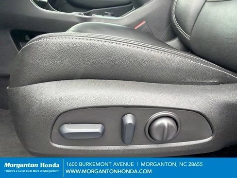 Used 2024 GMC Terrain SLT AWD/4WD image 15