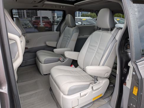 Used 2013 Toyota Sienna Limited w/ Premium Pkg AWD/4WD image 20