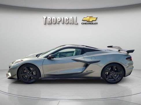 Used 2024 Chevrolet Corvette Z06 RWD image 2
