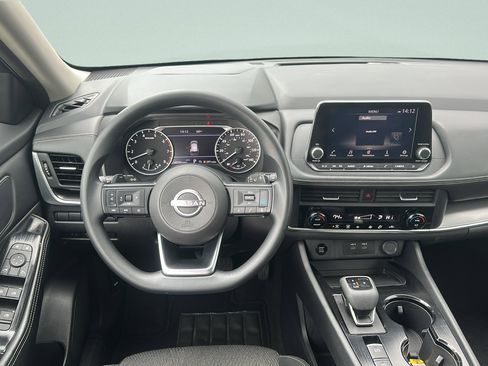 Used 2024 Nissan Rogue SV image 10