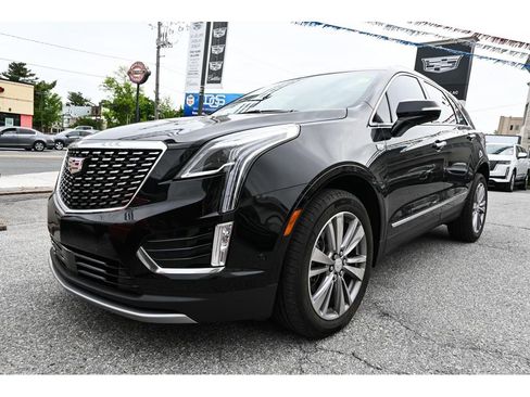 Used 2024 Cadillac XT5 Premium Luxury w/ Technology Package AWD/4WD image 3