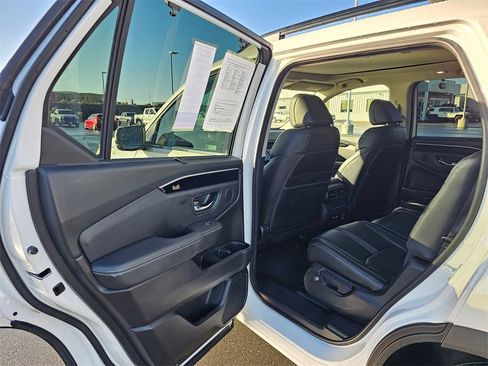 Used 2023 Honda Pilot Touring image 15